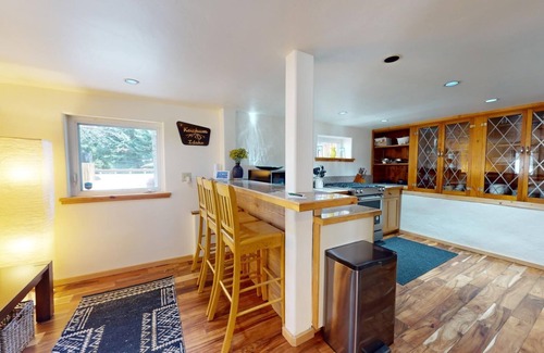 Ketchum House | Ketchum Cottage- Pet Friendly, Private Hot Tub, Walk to Downtown