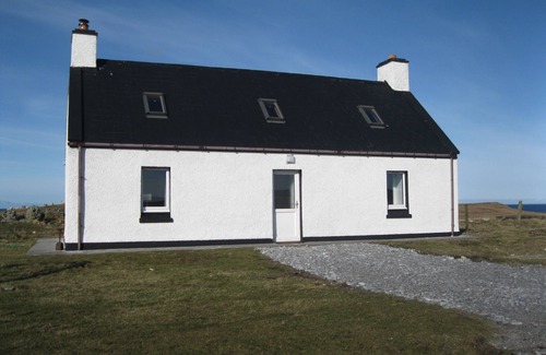Baleshare Cottage | KETTLE COTTAGE - Pet friendly, cosy Hebridean Cottage on North Uist