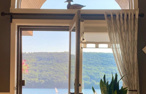 Pulteney Cottage | Keuka Blue - A truly enchanting experience.
