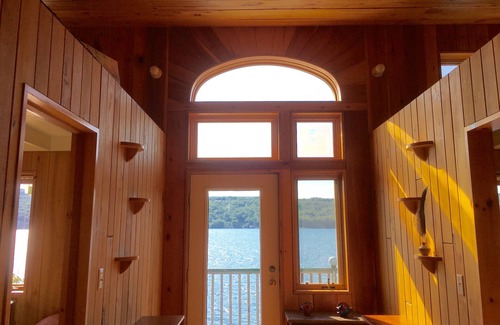 Hammondsport Cottage | Keuka Cottage ✧ Handcrafted Beauty on Lake's Shore — sunsets, fire pit, kayaks!