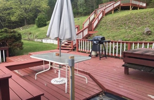 Hammondsport House | KEUKA LAKE VIEWS AND HIKING