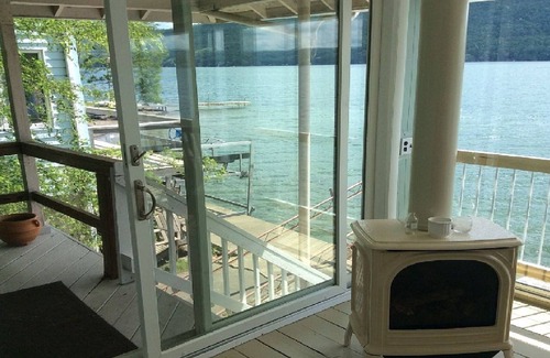 Hammondsport House | Keuka Villa - A Charming Lakeside Cottage on the Jewel of the Finger Lakes