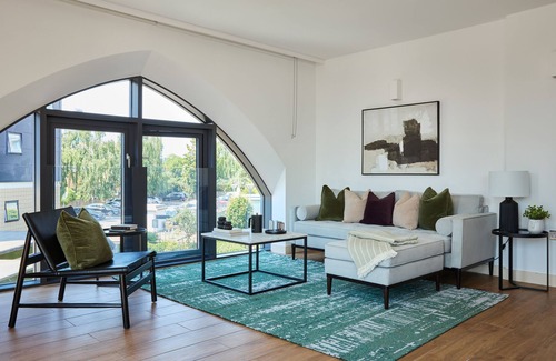 London Borough of Hounslow Apartment | Kew Bridge by Viridian Apartments