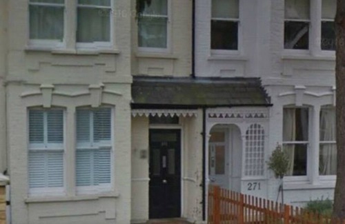 Kew Apartment | Kew Studios and Rooms