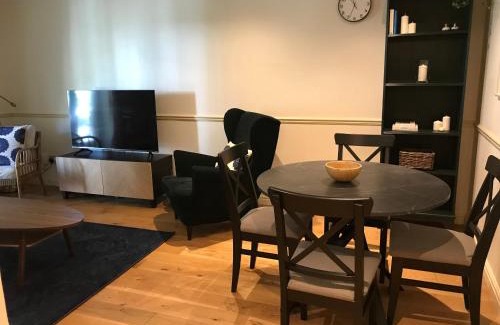 West Kensington Apartment | Key & Flowers - Kensington Residence 1