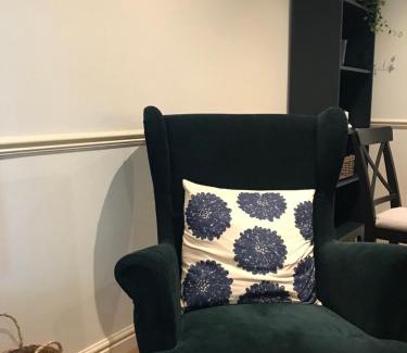West Kensington Apartment | Key & Flowers - Kensington Residence 1