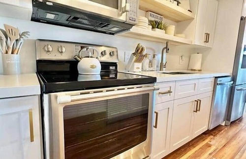 Key Largo Apartment | Key Largo Treasure | 2 King Suites Marina, Pickleball