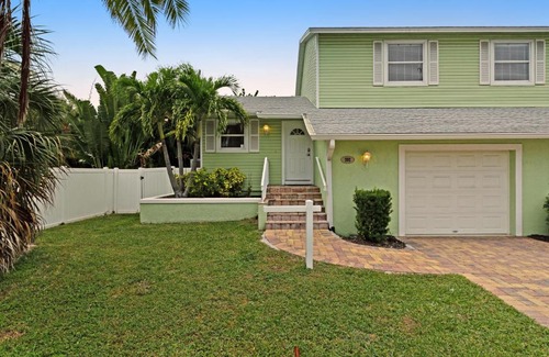 Holmes Beach House | Key Lime Cottage West