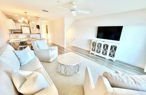 Innerarity Townhomes House | Key to Paradise: Waterfront Home & 2 Kayaks!