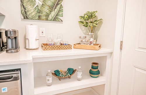 Surf City Apartment | Key West 6- Beach Access - Dog Friendly - Bikes – Grill