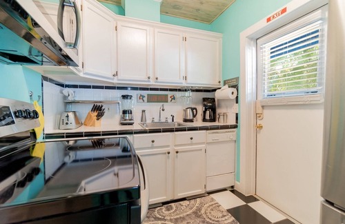 Grandview Heights House | Key West Cottage w/Beautiful Pool Oasis!