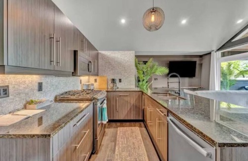 Puce House | Key West Cottage