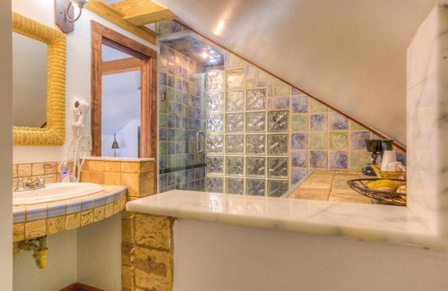 Historic Seaport Bed & Breakfast | Key West Harbor Inn - Adults Only