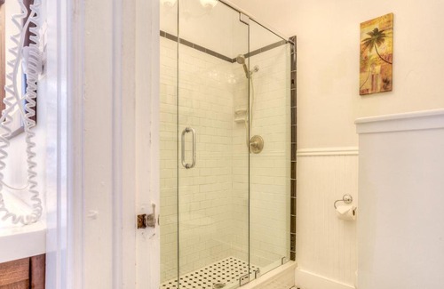 Historic Seaport Bed & Breakfast | Key West Harbor Inn - Adults Only