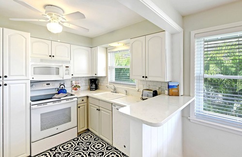 Siesta Key Apartment | Key West Suite - Steps to Siesta Key Beach - Just 60 Paces to Paradise!