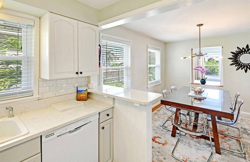 Siesta Key Apartment | Key West Suite - Steps to Siesta Key Beach - Just 60 Paces to Paradise!