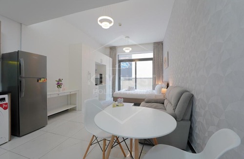Jumeirah Village Circle Apartment | KeyHost - Crystal Residence JVC - K160