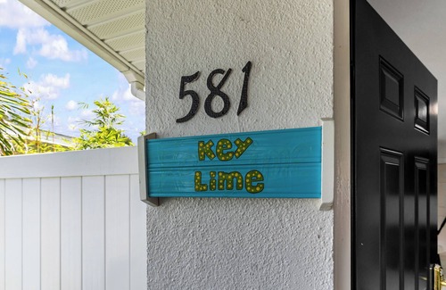 Clearwater Beach Cottage | KEYLIME COTTAGE Heated Pools, steps from the beach perfect location