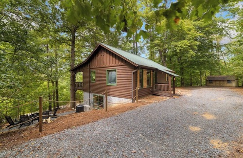 Morganton Cabin | Keys to the Woods | Game Room | Fire Pit | Hot Tub