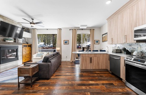 Lakeside Village Condo | Keystone Condo in Quiet Area with Mountain Views from Private Patio & Hot Tub