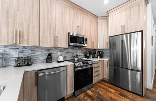 Lakeside Village Condo | Keystone Condo in Quiet Area with Mountain Views from Private Patio & Hot Tub