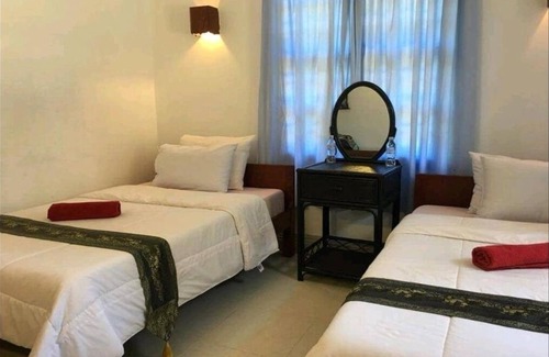 Downtown Siem Reap Bed & Breakfast | Smiley's Guesthouse : Twin Room (Airconditioning & Hot Water)n