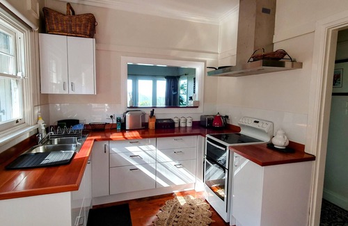 Katoomba House | Khandala Cottage. Magical Mountain views Katoomba