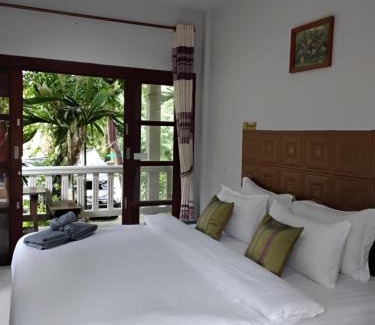 Phanom House | Khaosok gallery & camp