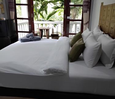 Phanom House | Khaosok gallery & camp