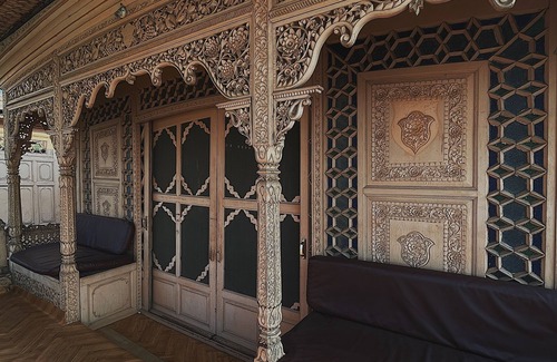 Srinagar House | Kharpalace group of houseboats