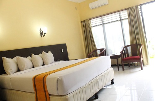 Parapat Hotel | Khas Parapat