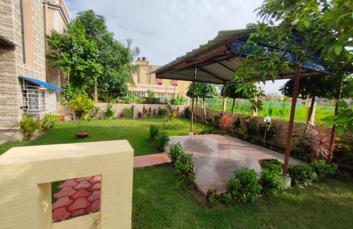 Raichak Villa | Khoai
