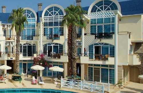 Altinkum Apartment | KİNG SUİT - YARIM PANSİYON