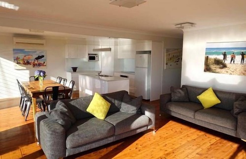 Kiama Downs House | Kiama Aspect on Jones Beach - 100 metres to the beach - 3 Bedrooms - 2 Bathrooms