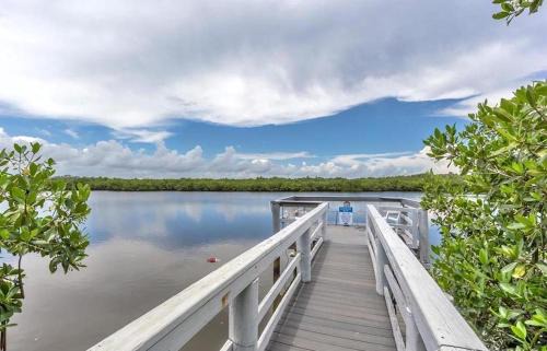 New Smyrna Beach Apartment | Kiawah Bay 107 - 2 Bedroom 2 Bath Steps To The River And Ocean!