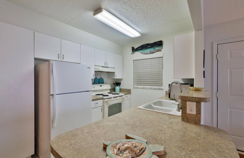New Smyrna Beach Condo | Kiawah Bay 107 - 2 bedroom 2 bath steps to the river and ocean!