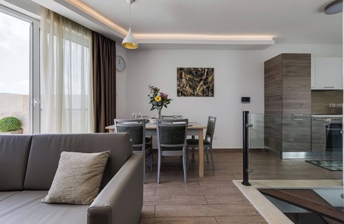 St. Paul's Bay Apartment | Kick back and relax in this calm, stylish space