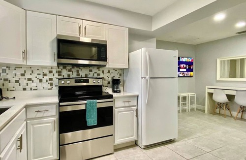 Fort Lauderdale Apartment | Kick back and relax in this calm, stylish space