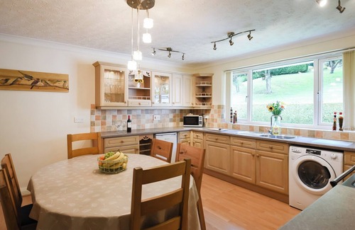 Kingswood Cottage | Kick back and relax at this lovely riverside house in Montgomeryshire, Powys.