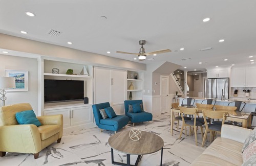 Fort Walton Beach - Destin Condo | Kick back and relax, PARADISE AWAITS! 203 Destin Seafarer