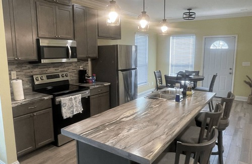 Mid City North House | Kick Back - Chillin Away from Home; 6mls to LSU-3mls to SU- 3mls to BR Airport
