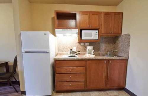 Pleasanton House | Kid-friendly Property Close to Longhorn Museum! w/ Free Parking, Pets Allowed!