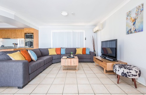 Keperra House | Kidman Place - Spacious Luxury+ FREE WIFI + WINE