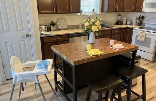 Frankford House | Kids' domain, 3 pools, beach shuttle, bikes & gameroom. Linens included!