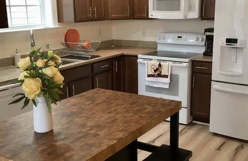 Frankford House | Kids' domain, 3 pools, beach shuttle, bikes & gameroom. Linens included!