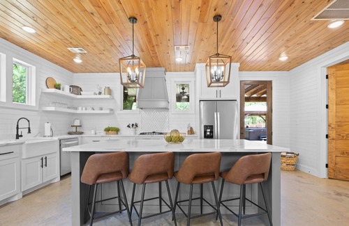 Broken Bow Cabin | Kid’s Playset | Game Room | Hot Tub | Fire Pit