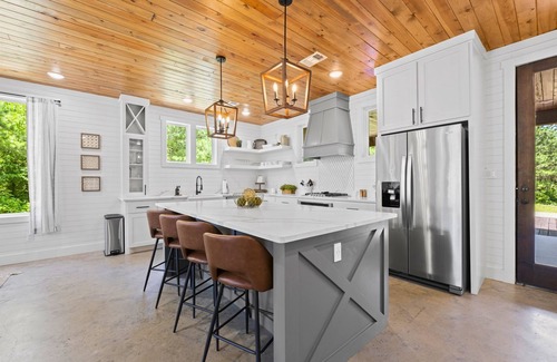 Broken Bow Cabin | Kid’s Playset | Game Room | Hot Tub | Fire Pit