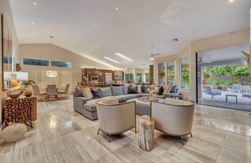 Paradise Valley Village House | KIERLAND FINEST+PRIVATE YARD+CUSTOM HOME+ALL TOILETRIES PROVIDED! ⭐️⭐️⭐️⭐️⭐️ PROPERTY