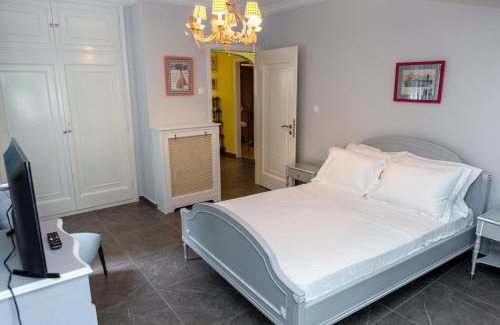 Kifisia Apartment | Kifissia 50's designer house