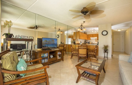 Kihei Condo | Kihei Akahi C313, King Bed, Steps to Kamaole Beach and Shops